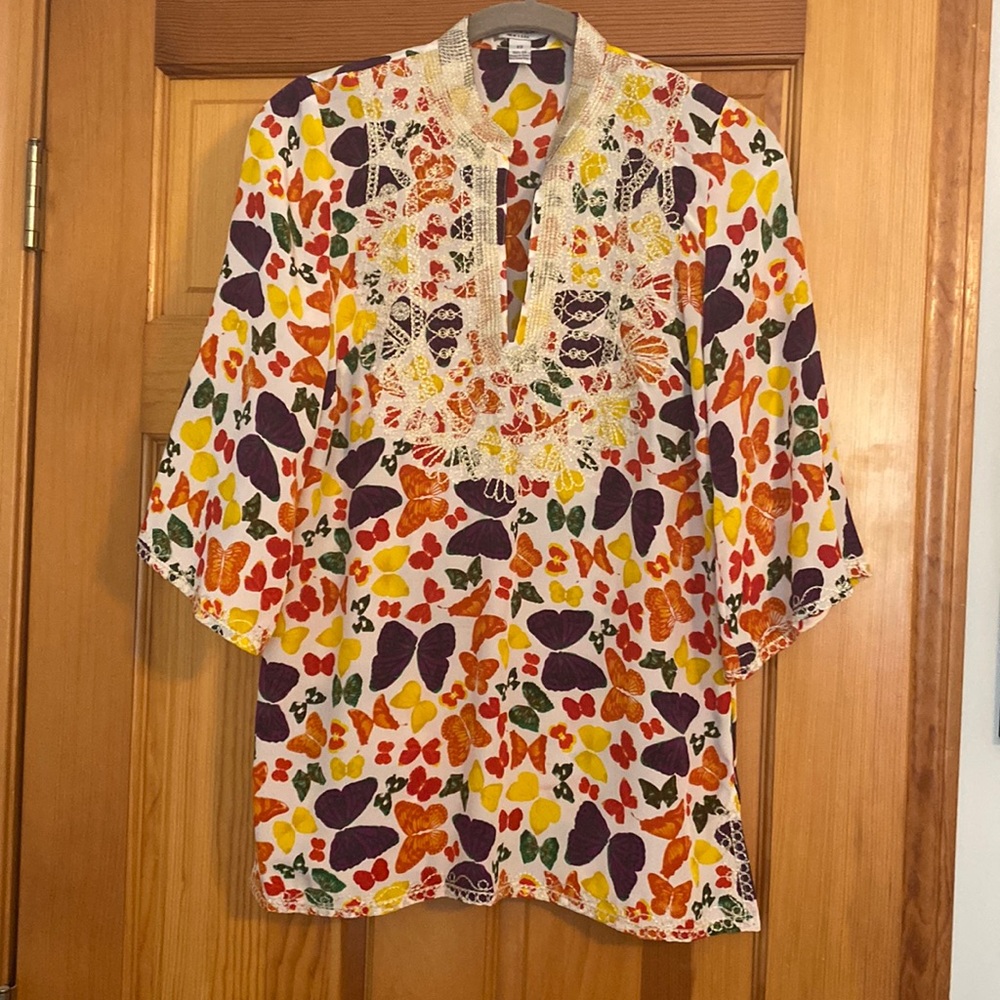 Nieves LAVI silk tunic length top. Oversized XS. Amazing butterfly print